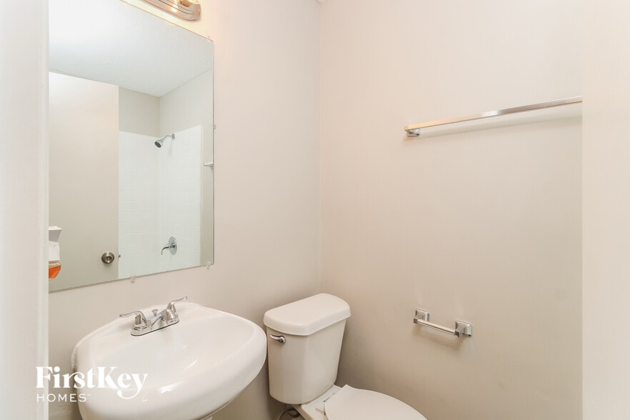 Building Photo - 4305 Sunnyside Dr