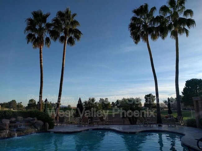 Building Photo - 18151 N Fiesta Dr