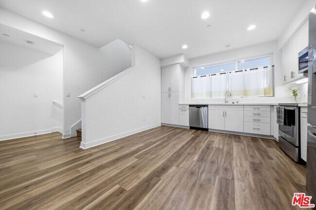 Building Photo - 807 Jade Pl.