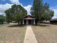 Building Photo - 1322 N Lincoln Ave