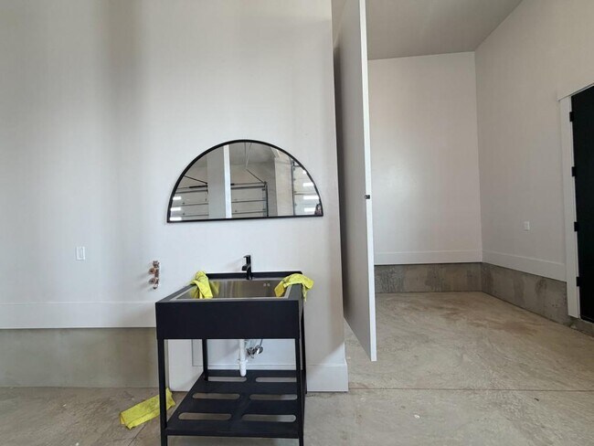 Building Photo - 188-3550 3550 N