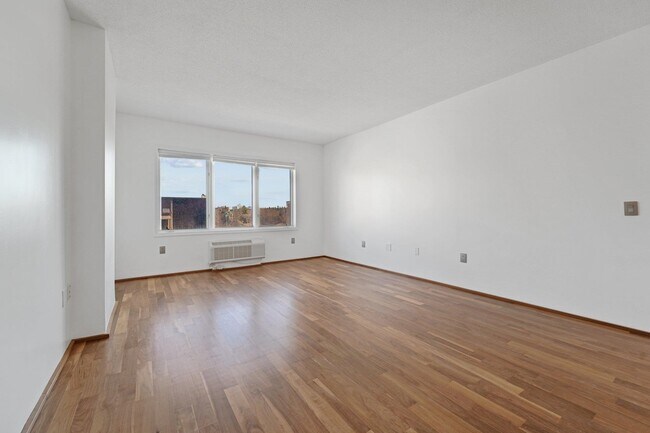 Building Photo - 1110 City Pl