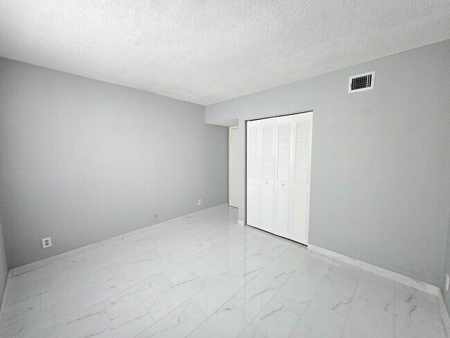 Building Photo - 6505 Winfield Blvd