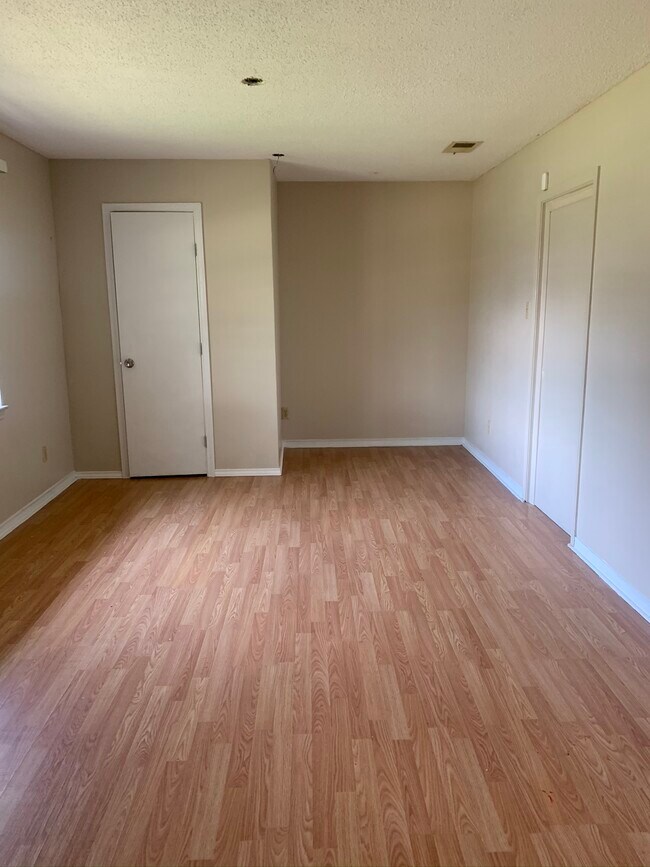 Building Photo - 919 Magnolia Ln