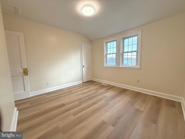 Building Photo - 804 Radnor Ave