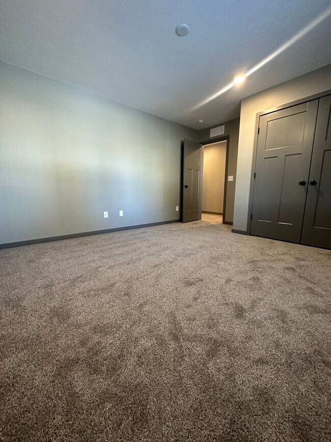 Building Photo - Starr St Townhomes