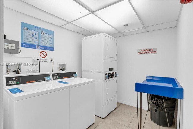 Building Photo - 10400 SW 108th Ave