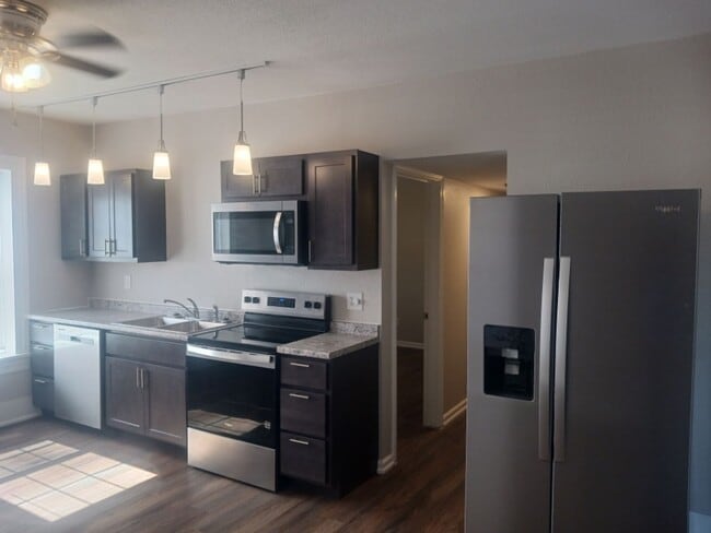Building Photo - 3 bedroom, 2 bath with office in Frederick...