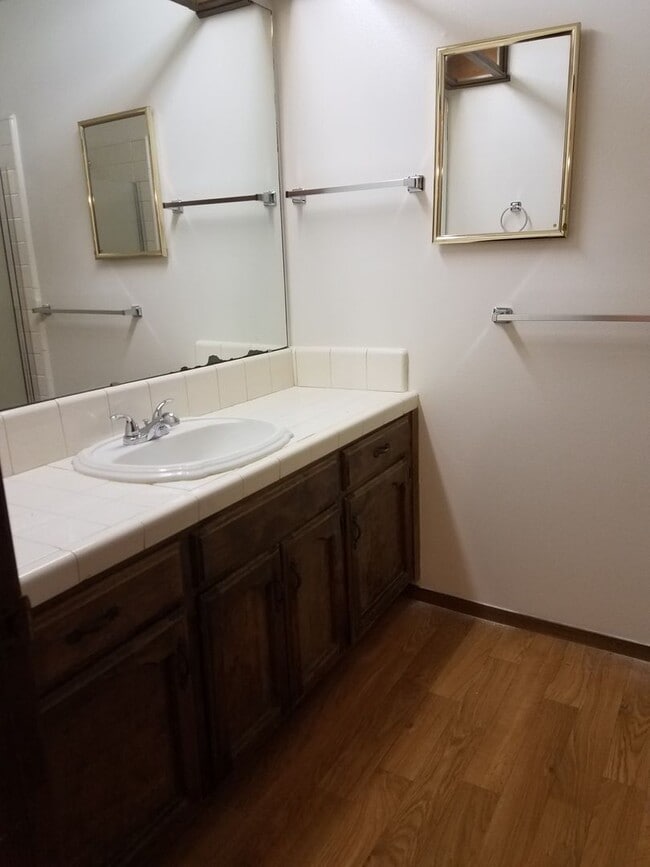 Building Photo - Cute 3 bedroom in Dinuba