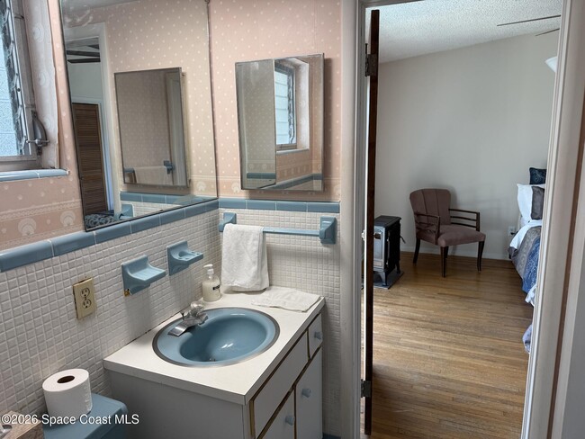 Building Photo - 1153 Belaire Dr