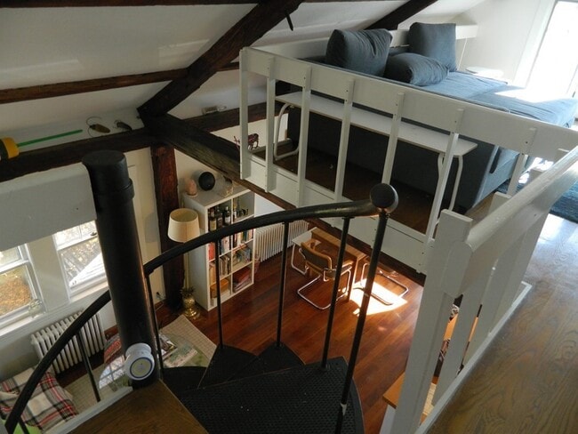 Building Photo - 20 Mechanic St