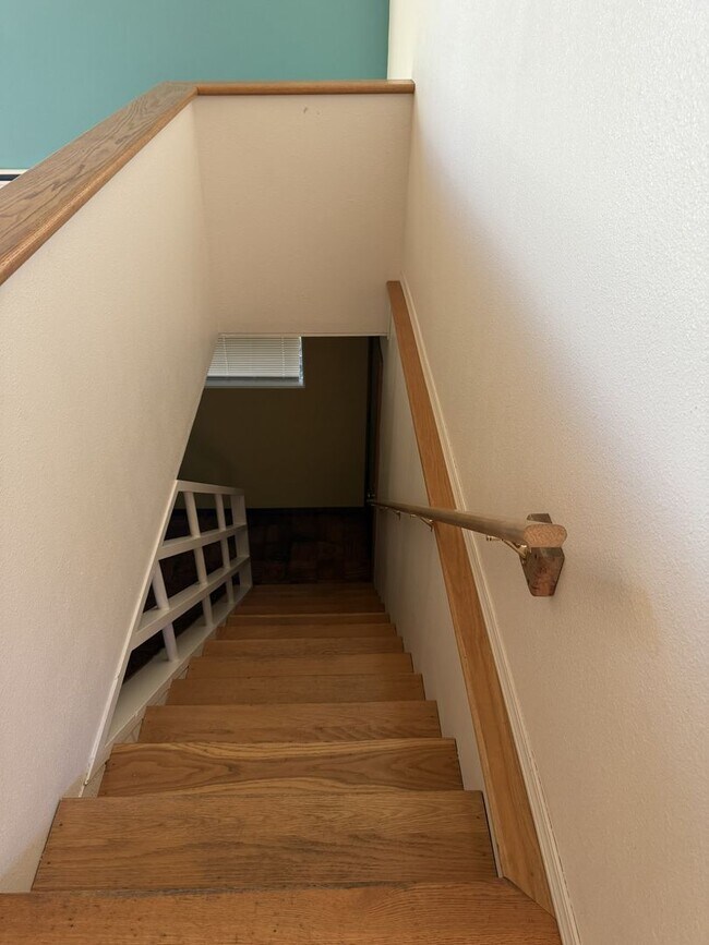 Building Photo - 1150 N 5th St