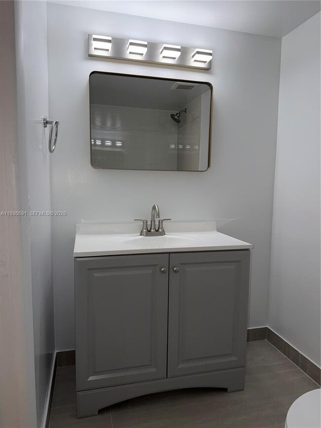 Building Photo - 2760 W 61st Pl