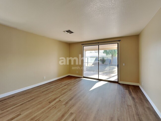 Building Photo - 13571 W Post Dr