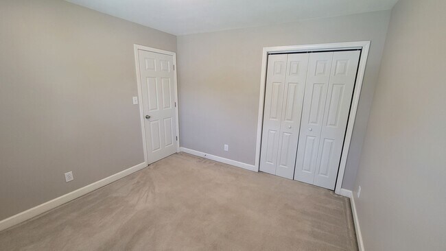 Building Photo - 95 River Park Ln