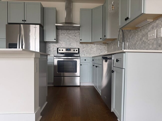 Building Photo - Spacious 4-Bedroom Townhome on Allison Way with Pool Access Near TTU