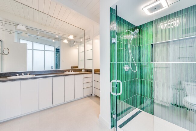 Building Photo - 524 N Manus Dr