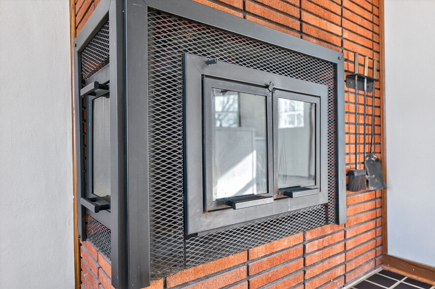 Fireplace (non-working) - 10525 W Custer Ave