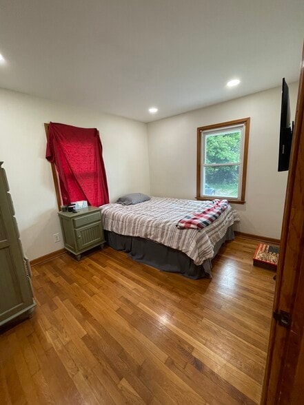 Back Bedroom - 2440 Lantz Rd