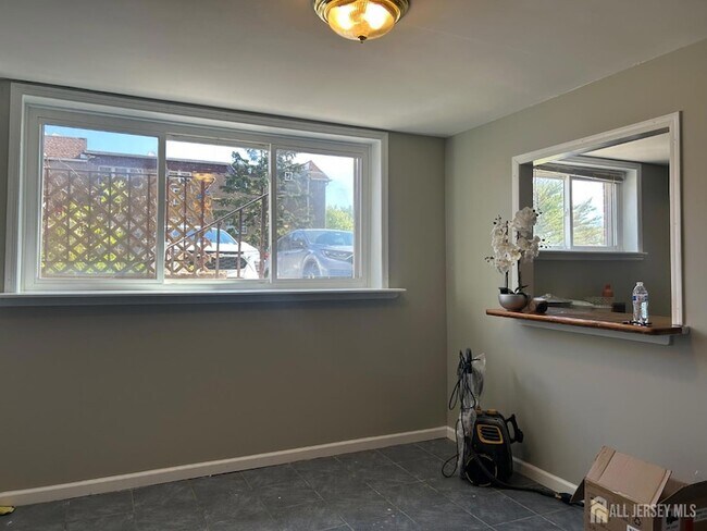 Building Photo - 205 College Dr