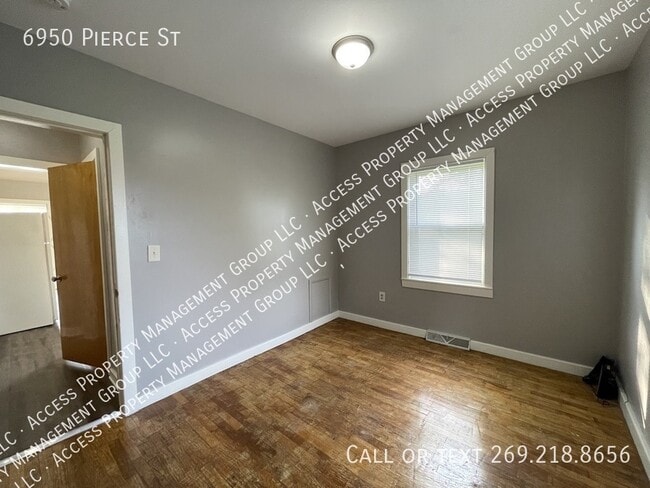 Building Photo - 6950 Pierce St