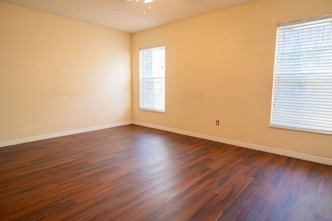 Building Photo - 3/2~Ridge Valley ~ Save with Solar!