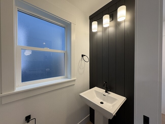 Building Photo - 6960 NE 18th Ave