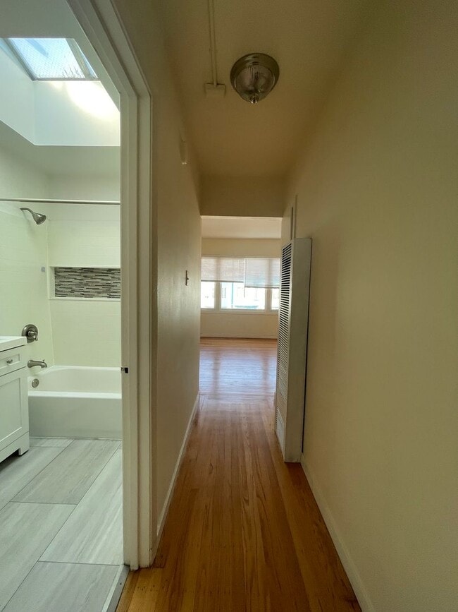 Building Photo - 3631 Judah St