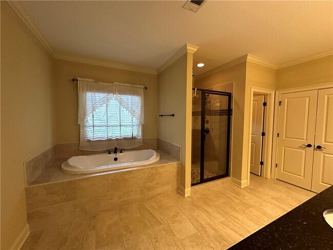 Building Photo - 510 Lake Medlock Dr