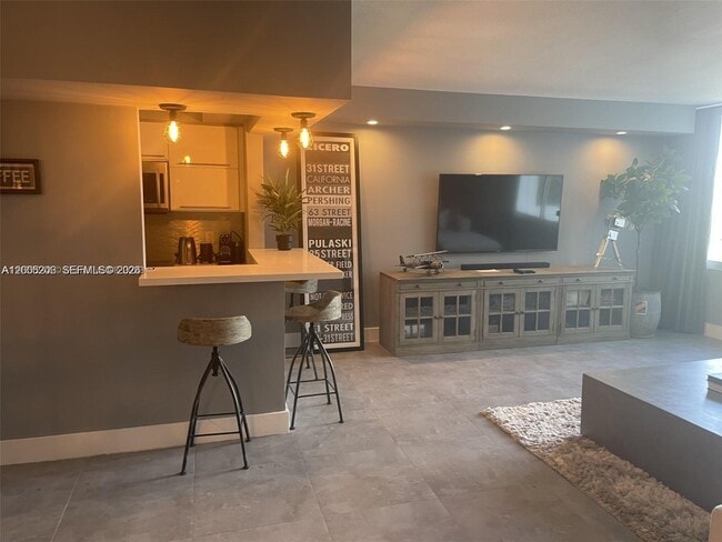 Building Photo - 1000 West Ave