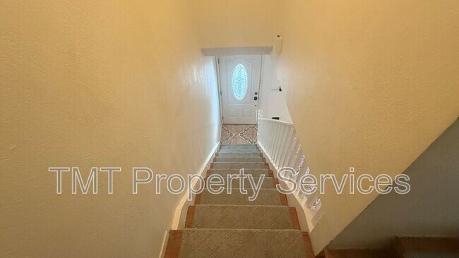 Building Photo - 714 Tanner Dr