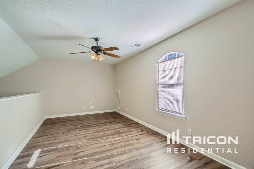 Building Photo - 12430 Canyon Ct