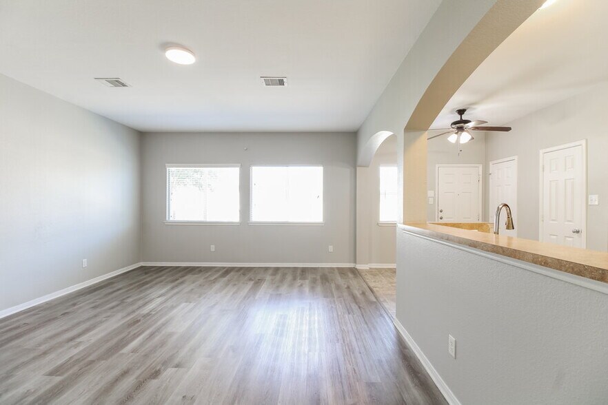 Building Photo - 11823 Princess Garden Way