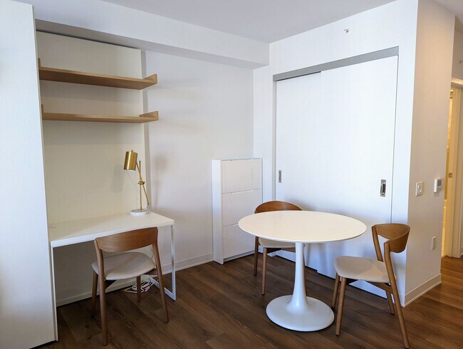 Building Photo - New Fully Furnished High Floor luxurious S...
