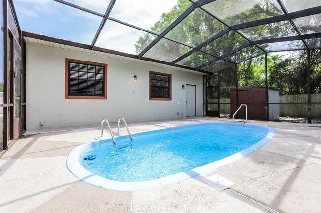 Building Photo - 231 Lago Vista St