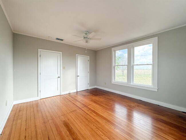 Building Photo - 267 Bodemann Ln