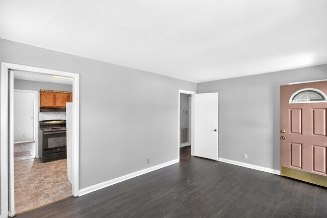 Building Photo - 2423 Underwood St