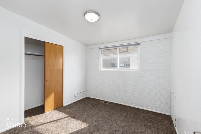 Building Photo - 2 Bedroom, 1 Bathroom South Jordan Duplex
