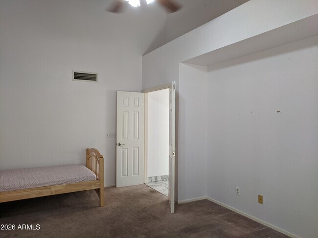 Building Photo - 1321 N Jamaica Way