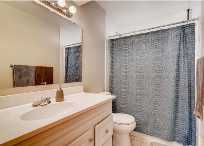 Building Photo - 3 Bed House w/ Huge Yard + Garage – Near Old Town & CSU