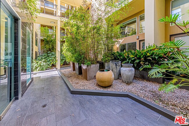 Building Photo - 600 Ridgeley Dr