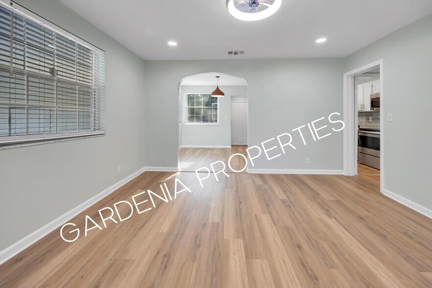Building Photo - 1353 Placid Pl