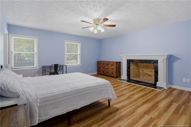 Building Photo - 1829 Martindale Dr