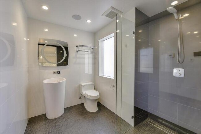 Building Photo - 1 bedroom in San Francisco CA 94103