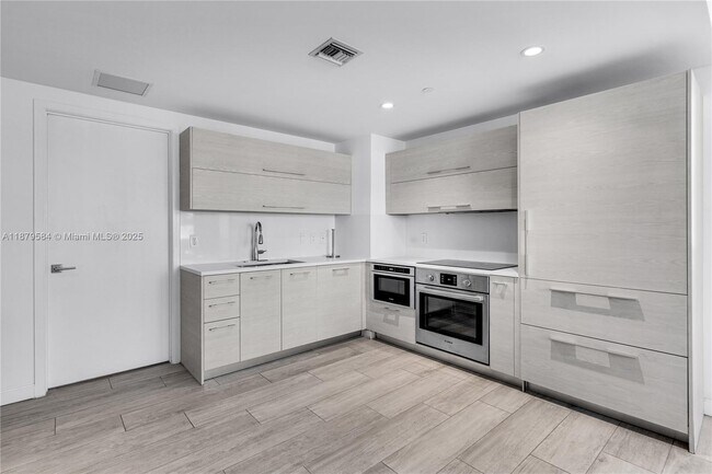 Building Photo - 45 SW 9th St