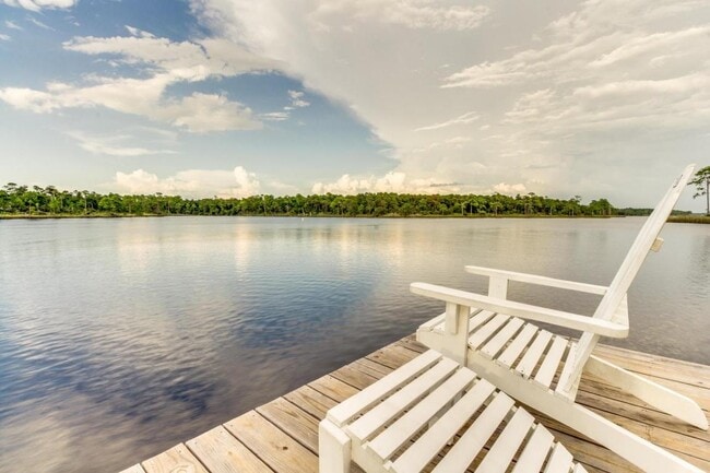 Building Photo - 99 Grande Pointe Cir