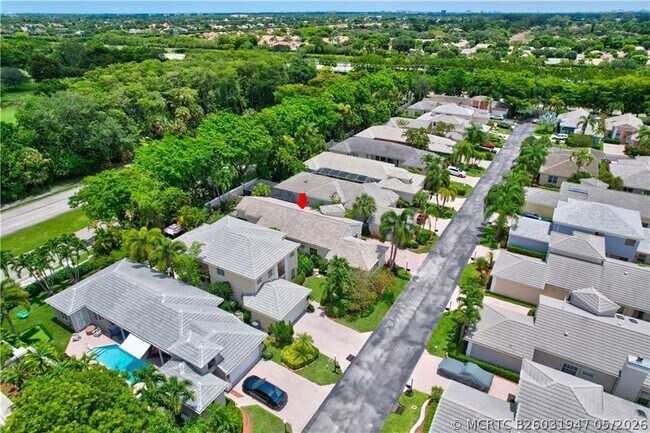 Building Photo - 8171 Hampton Wood Dr