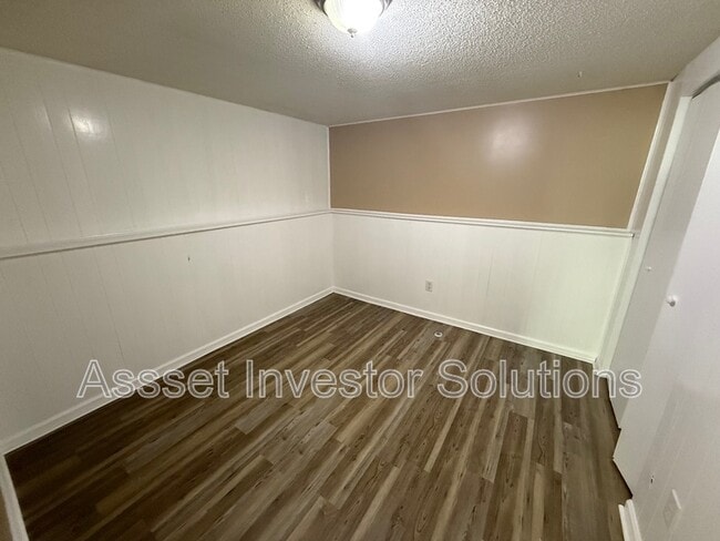 Building Photo - 8422 Sterling Ave