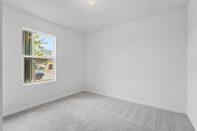 Building Photo - 10835 NW Moon Rise Ln