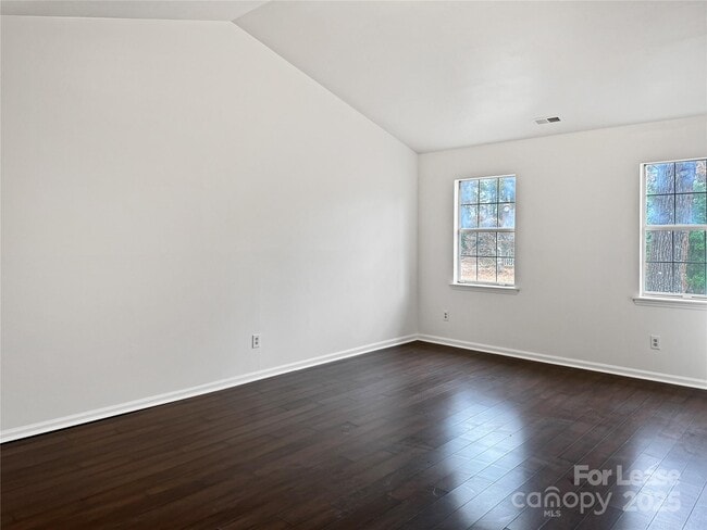 Building Photo - 8509 Golf Ridge Dr